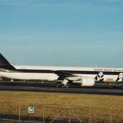 Hobbiestock Collectibles 1/400 UPS "Panda Express" Polish