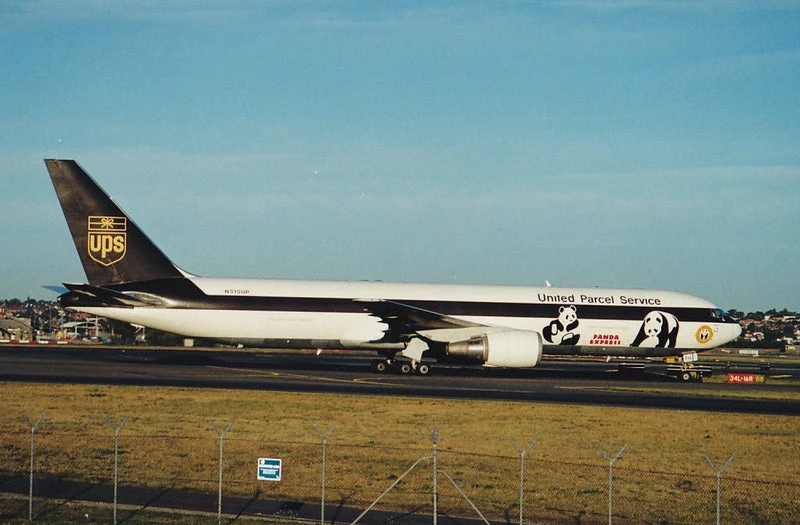 Hobbiestock Collectibles 1/400 UPS "Panda Express" Polish 3 Hobbiestock Collectibles 1/400 UPS "Panda Express" Polish