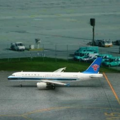 Hobbiestock Collectibles Die Cast Models 1/400 CHINA SOUTHERN A320 B-6785